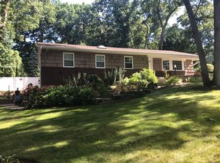 1 Randolph Dr, Dix Hills, NY 11746
