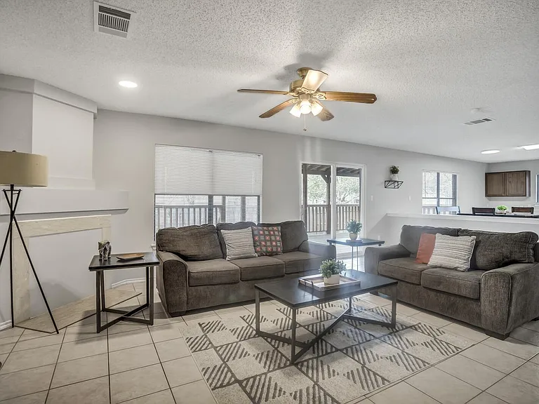 7900 Bramble Bush Dr — Photo 1