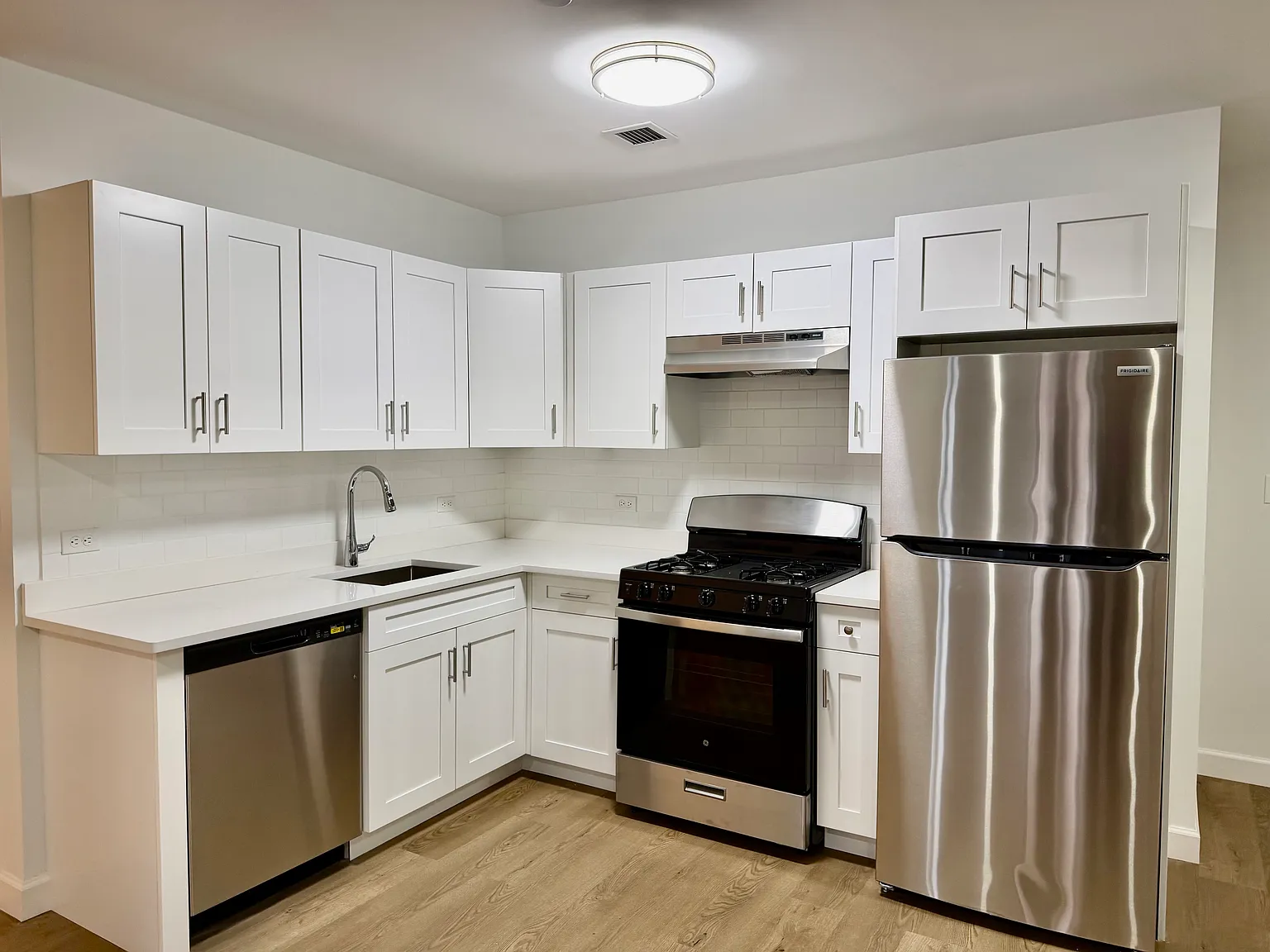 1 bed, $2,300 — Photo 2