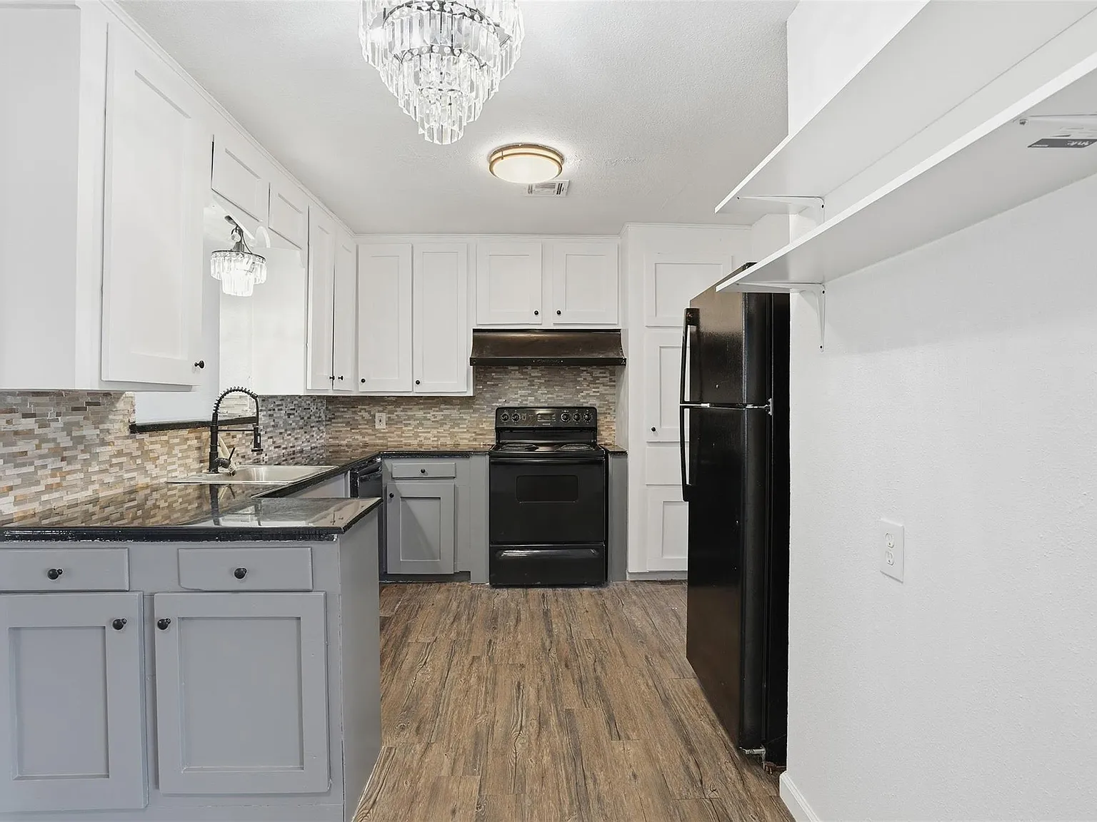 3 bed, 1.5 bath, 1770 sqft, $1,900 — Photo 3