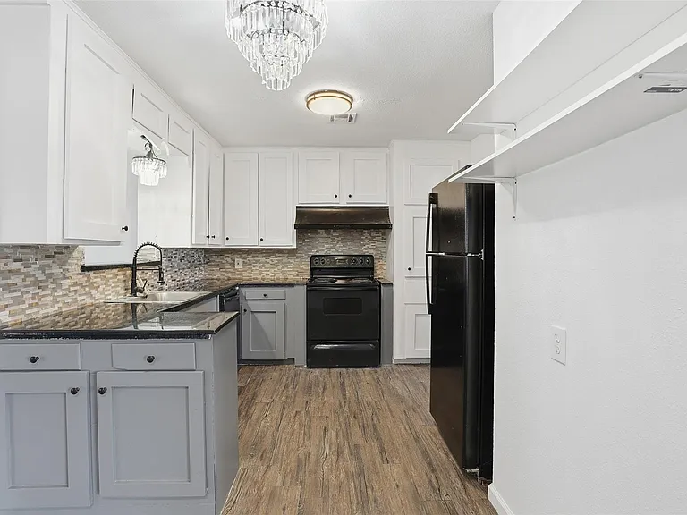 612 Sunset Ln — Photo 3