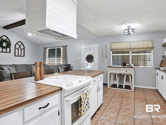 4th image of 198 Tavares Dr