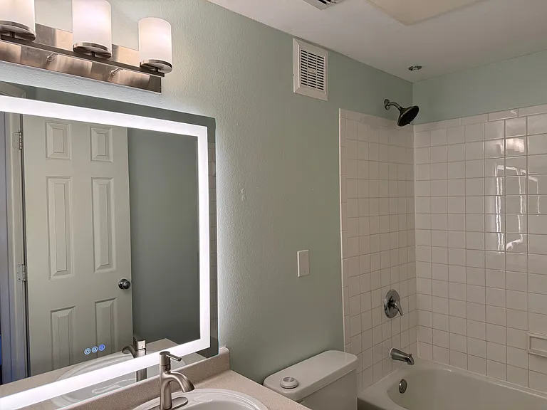 11629 Tomahawk Creek Pkwy — Photo 12