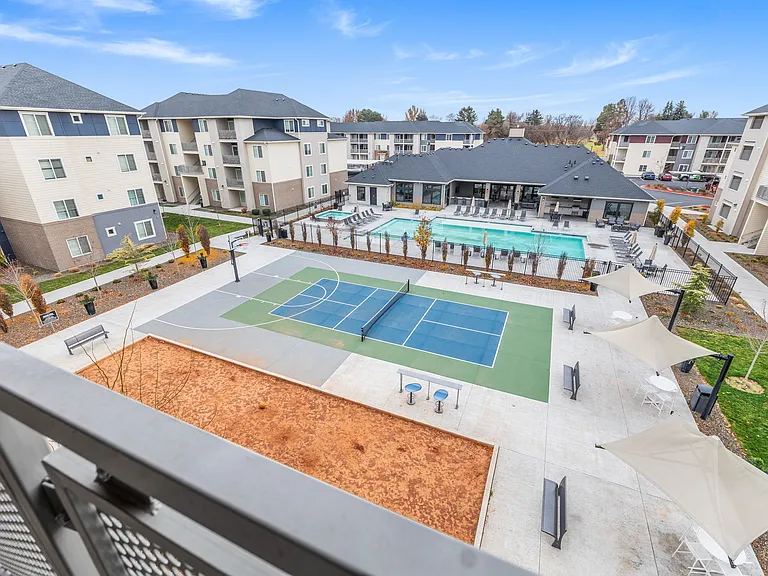 Village East Apartments & Townhomes — Photo 35