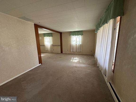 5th image of 19 Sussex Ave