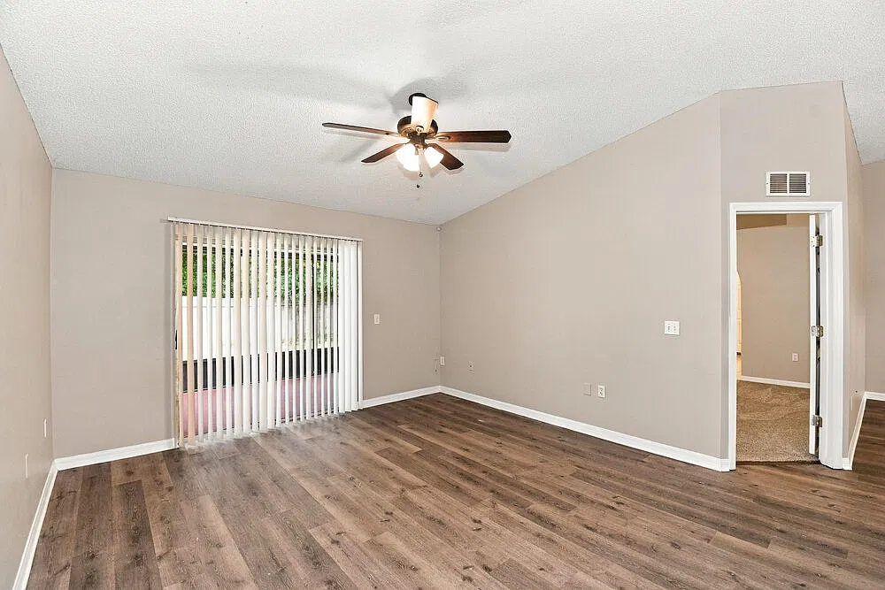 3 bed, 2.0 bath, 1632 sqft, $1,795 — Photo 3