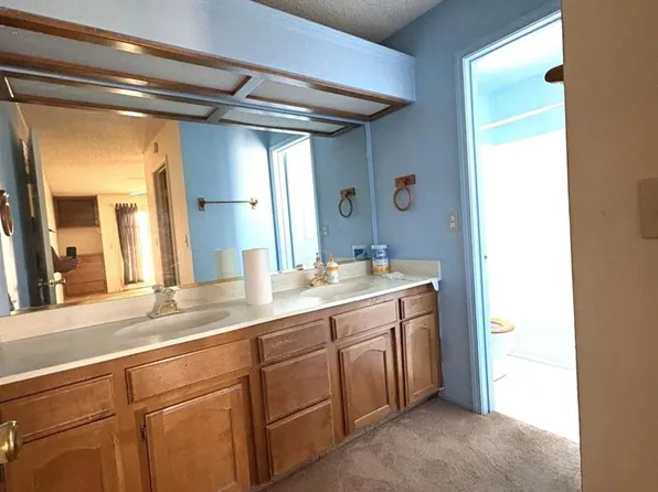 6049 N Constance Ave, Fresno, CA 93722