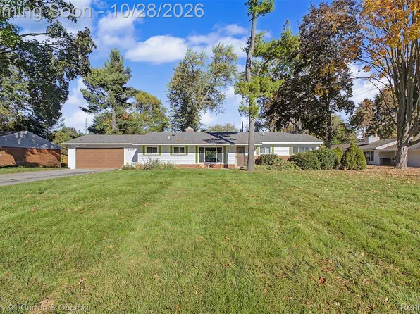 7281 Cottonwood Knl, West Bloomfield, MI 48322