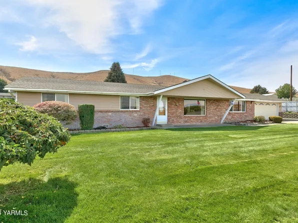 34 Meadowbrook Rd, Yakima, WA 98903