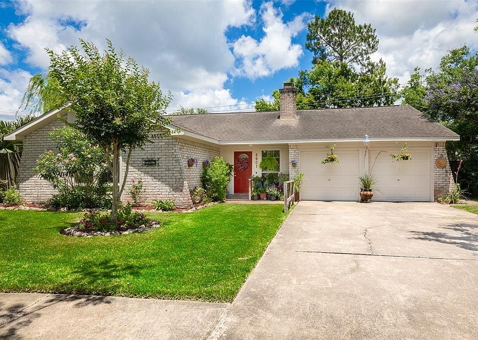 1st image of 2907 Meadowview Dr