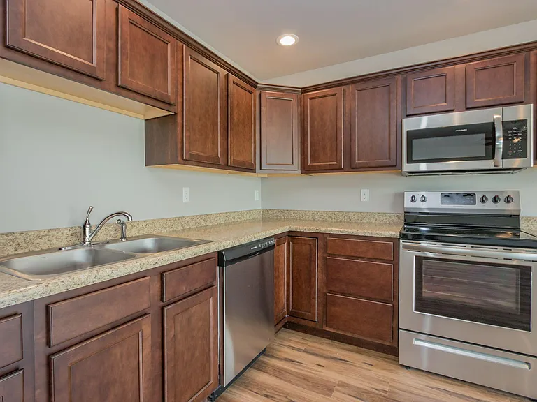 109 Madison Ln — Photo 5