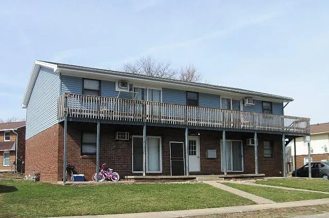 2 bed, $940 — Photo 1