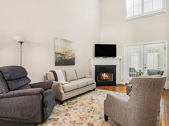 5th image of 216 Harbor Creek Dr