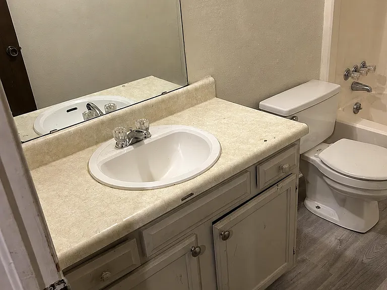 409 N Franklin Ave #A — Photo 16