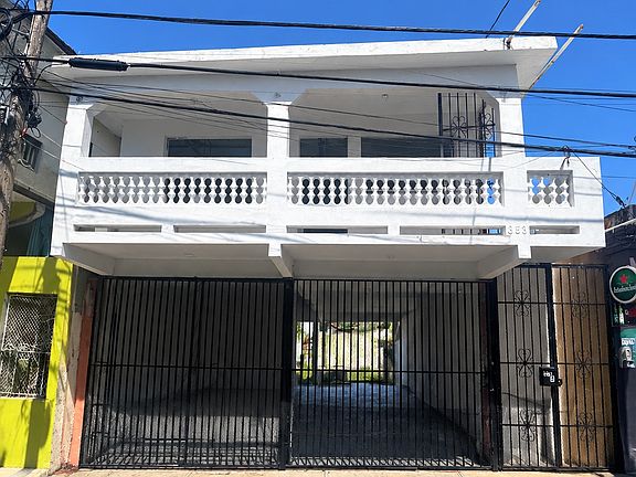 3rd image of 858 Calle Monserrate Santurce