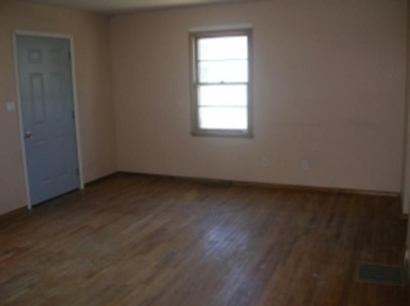 2nd image of 3412 Oaklawn St
