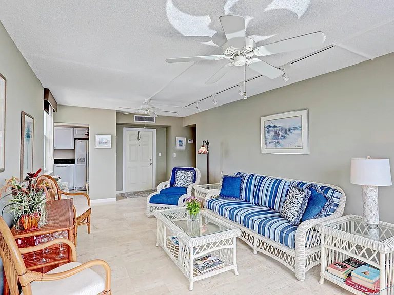 1820 New Palm Way #201 — Photo 5