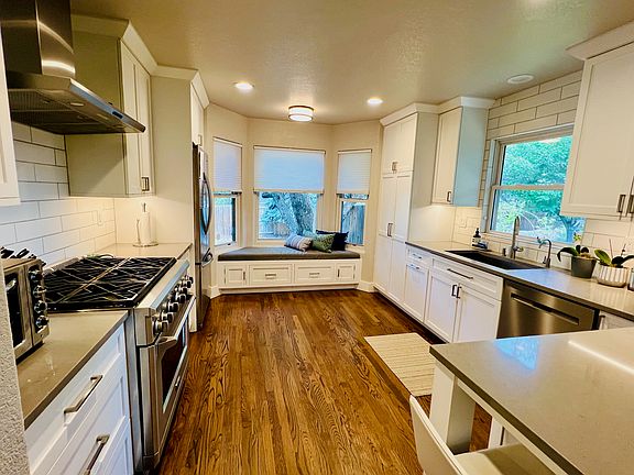 Full size modern kitchen with stainless steel appliances (microwave, refrigerator, 6 burner gas range), quartz counter tops and custom Dutch Made cabinetry.

Bay window that is ideal when entertaining and with extra storage below.