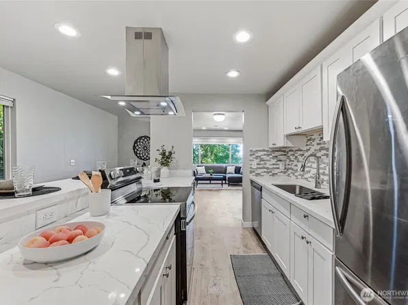 12543 NE 23rd Place #D1, Bellevue, WA 98005