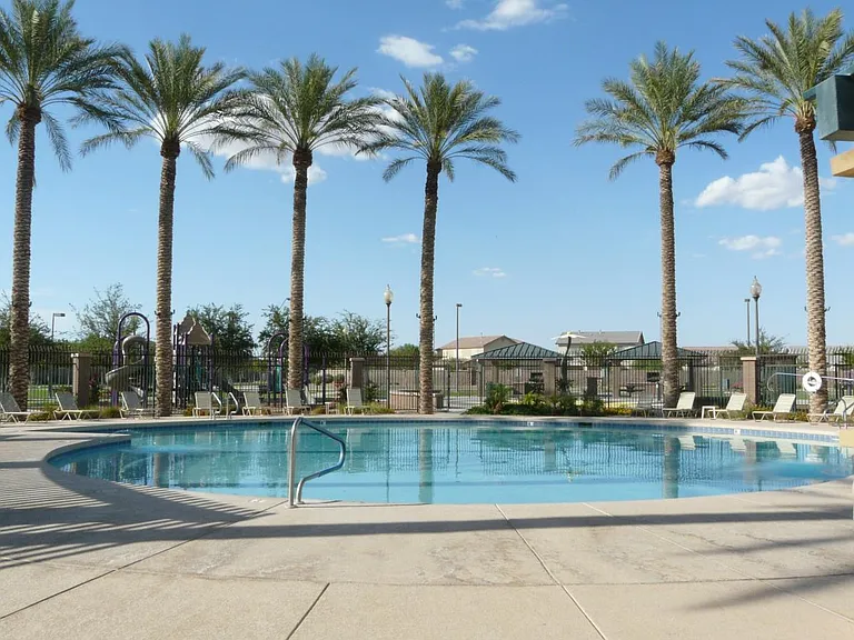 Cobblestone Farms Community Pool