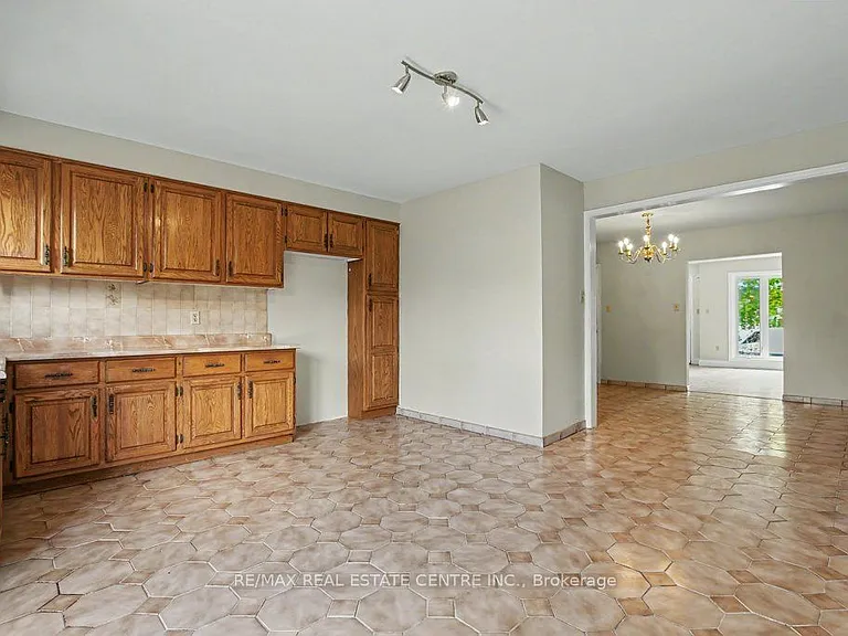 273 Elliott St — Photo 12