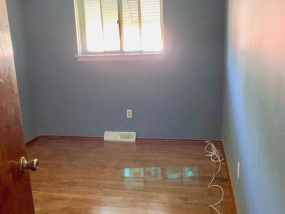 5th image of 4623 Willow Ave