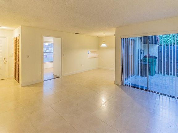 4th image of 547 Hunter Cir