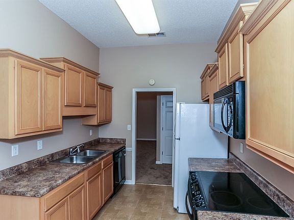 5th image of 1609 Farkleberry Dr