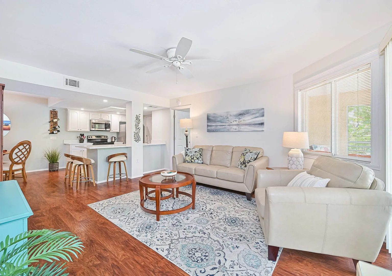 Short Term Rental (9.10 - 12.31) - Fountain Lakes Condo — Photo 3