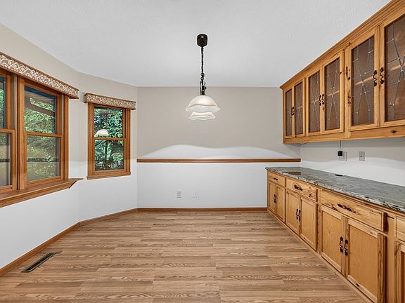 4th image of 485 Corkhill Ct