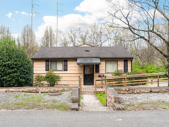2nd image of 3719 Grace Ave