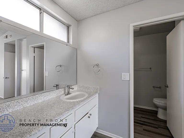 619 E. Riverside Dr. — Photo 10