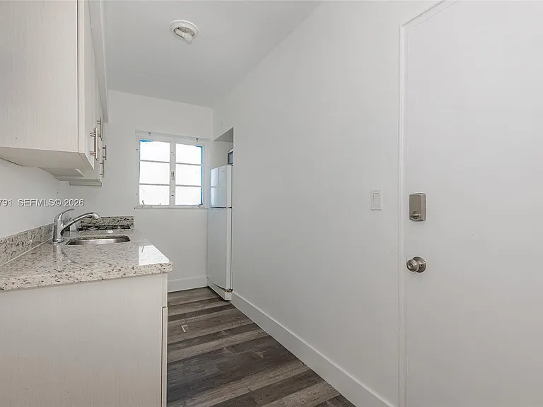 8340 Crespi Blvd #20 — Photo 4