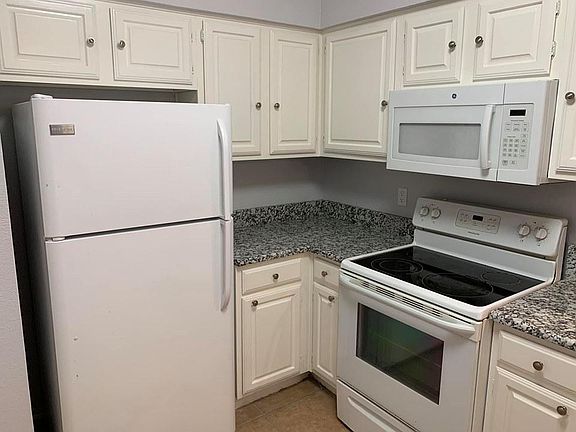 5th image of 2105 Maplewood Trl