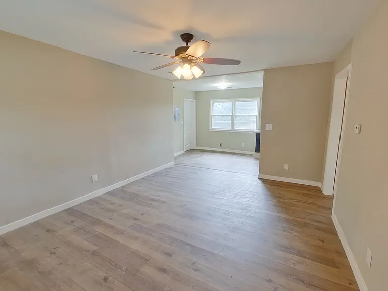 2338 S Dellrose Ave — Photo 2