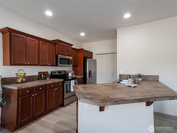 5th image of 3505 52nd Avenue E