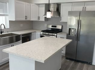 20811 Tiara St, Woodland Hills, CA 91367