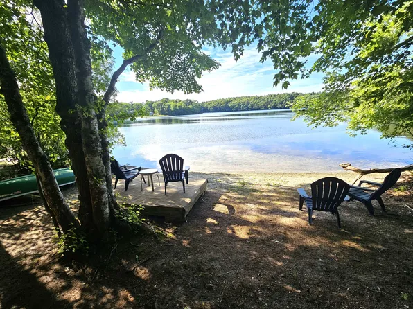 390 Hatchville Rd, East Falmouth, MA 02536
