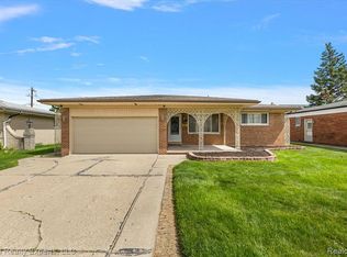 36446 Jeffrey Dr, Sterling Heights, MI 48310