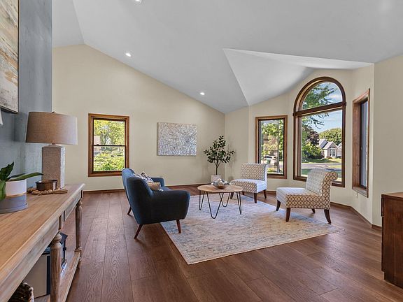 2nd image of 3040 Park Lawn Ct