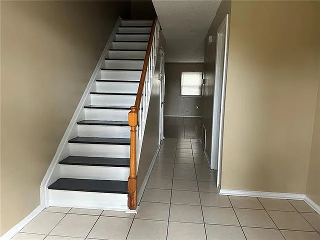 3 bed, 3.0 bath, 1600 sqft, $1,700 — Photo 2