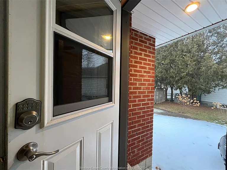 41 Alexandra Ave SW #BACK — Photo 2