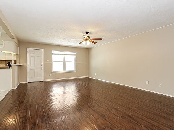 3rd image of 502 Hildred Ave