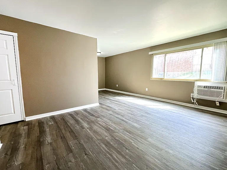 Twin Gables Apartments — Photo 29