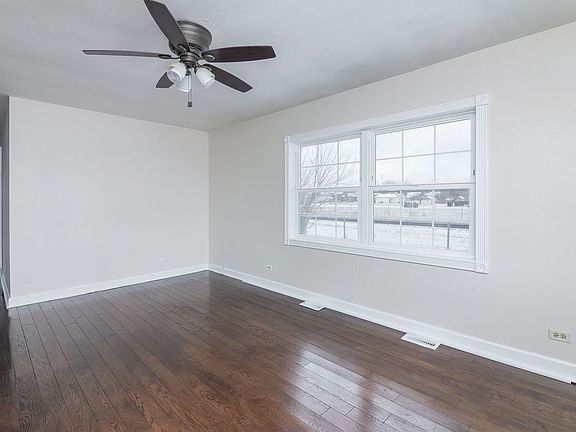 3rd image of 307 W Stimmel St
