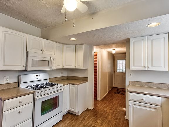 4th image of 321 W Melchoir Dr S