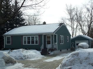 904 Borton Ave, Essexville, MI