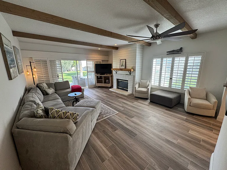 289 Vista Royale Cir W — Photo 8