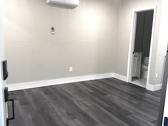 3rd image of 3306 W La Salle St #5