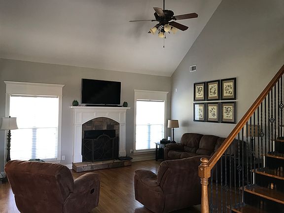 2nd image of 105 Bransun Dr